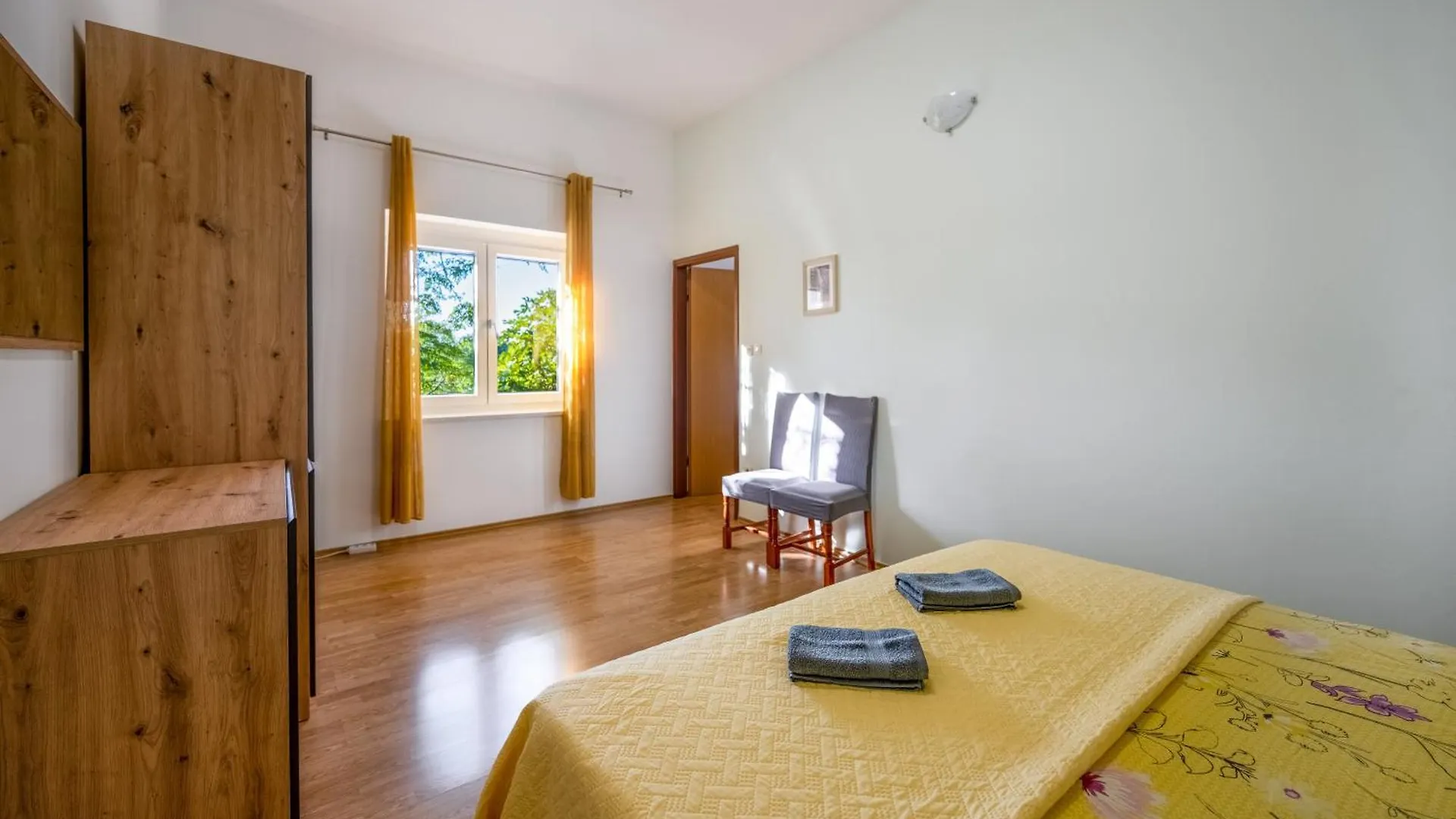 Apartments Niki Pula