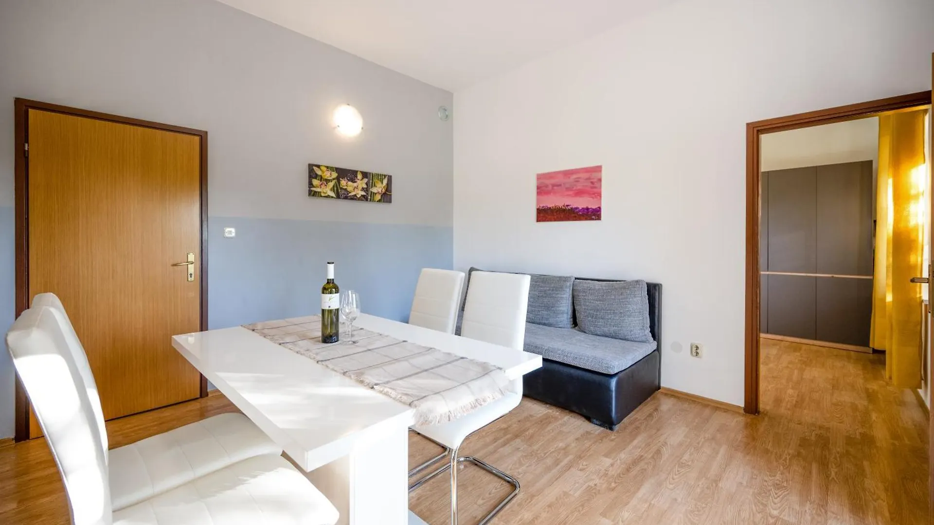 Apartments Niki Pula