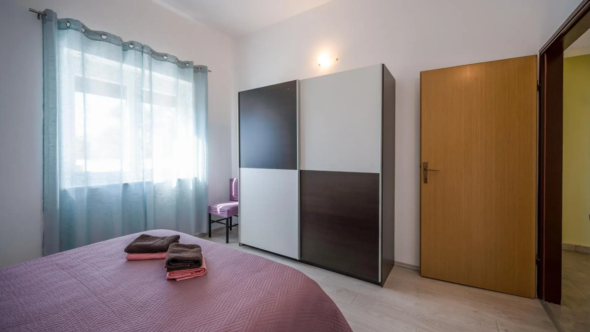 Apartments Niki Pula