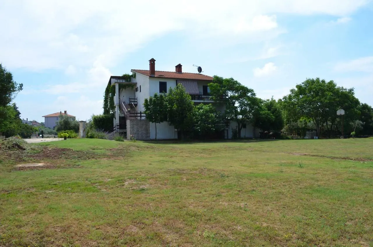 Apartments Niki Pula